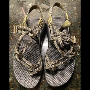 Green and Black Women’s Cloud Z Chaco Size 9